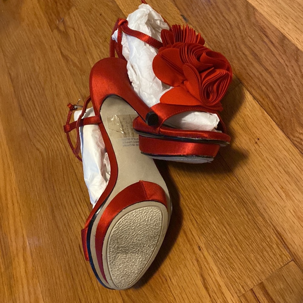 Shoes - Picture 3 of 4